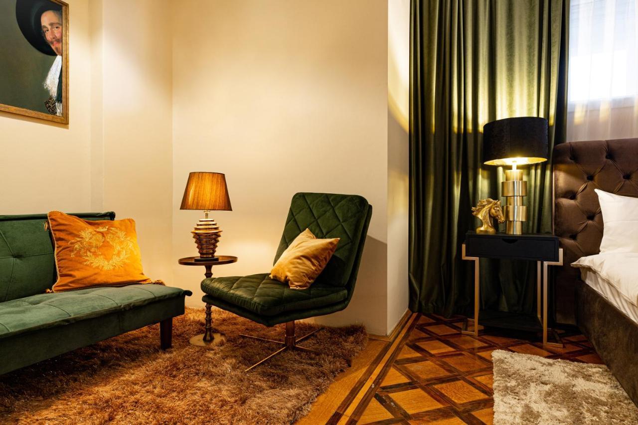 Qult - The Renaissance Affair Apartment บูคาเรสต์ ภายนอก รูปภาพ