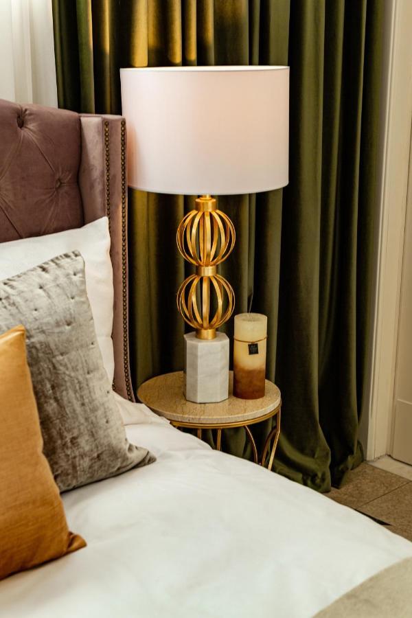 Qult - The Renaissance Affair Apartment บูคาเรสต์ ภายนอก รูปภาพ